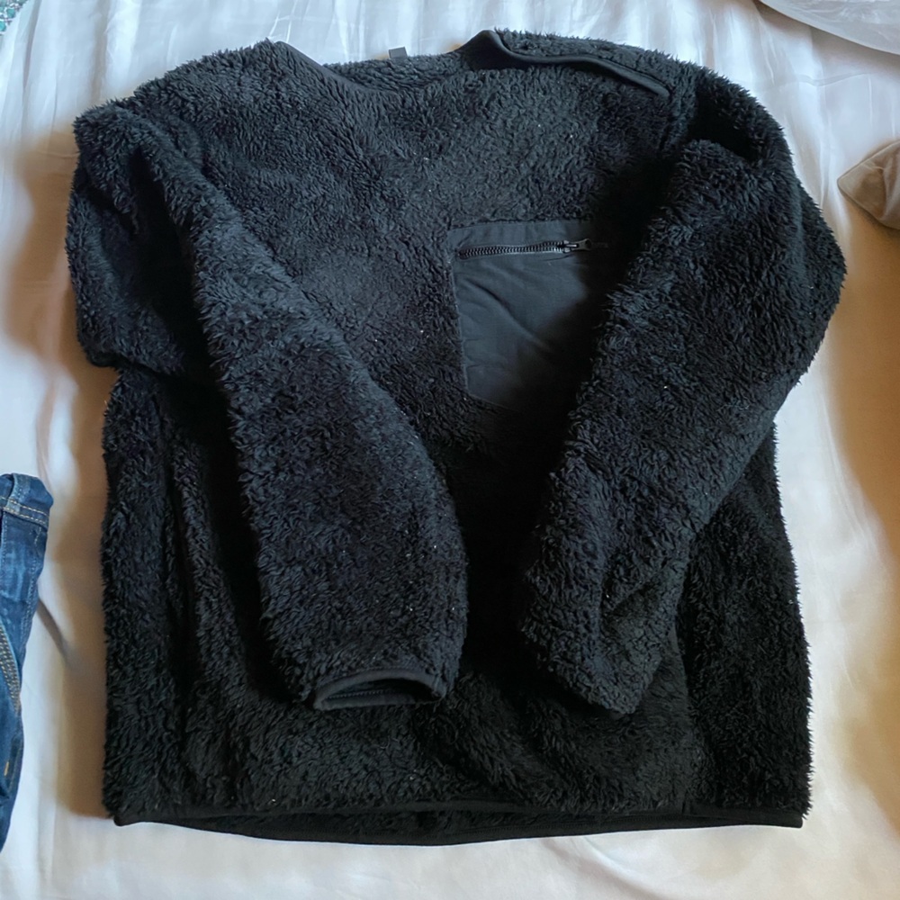 Uniqlo Black Crewneck Sweater Plush Cozy Fit